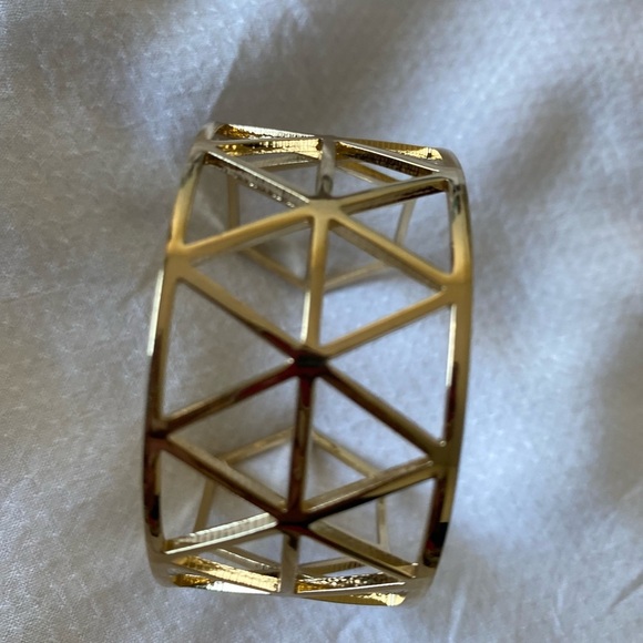 Golden handcuff - Picture 1 of 4